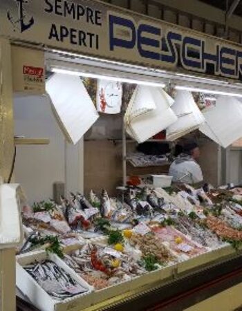 Mercato in Piazza dei Vespri Siciliani