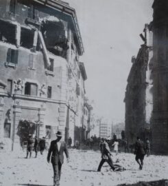 Segni delle bombe a Piazza Bologna